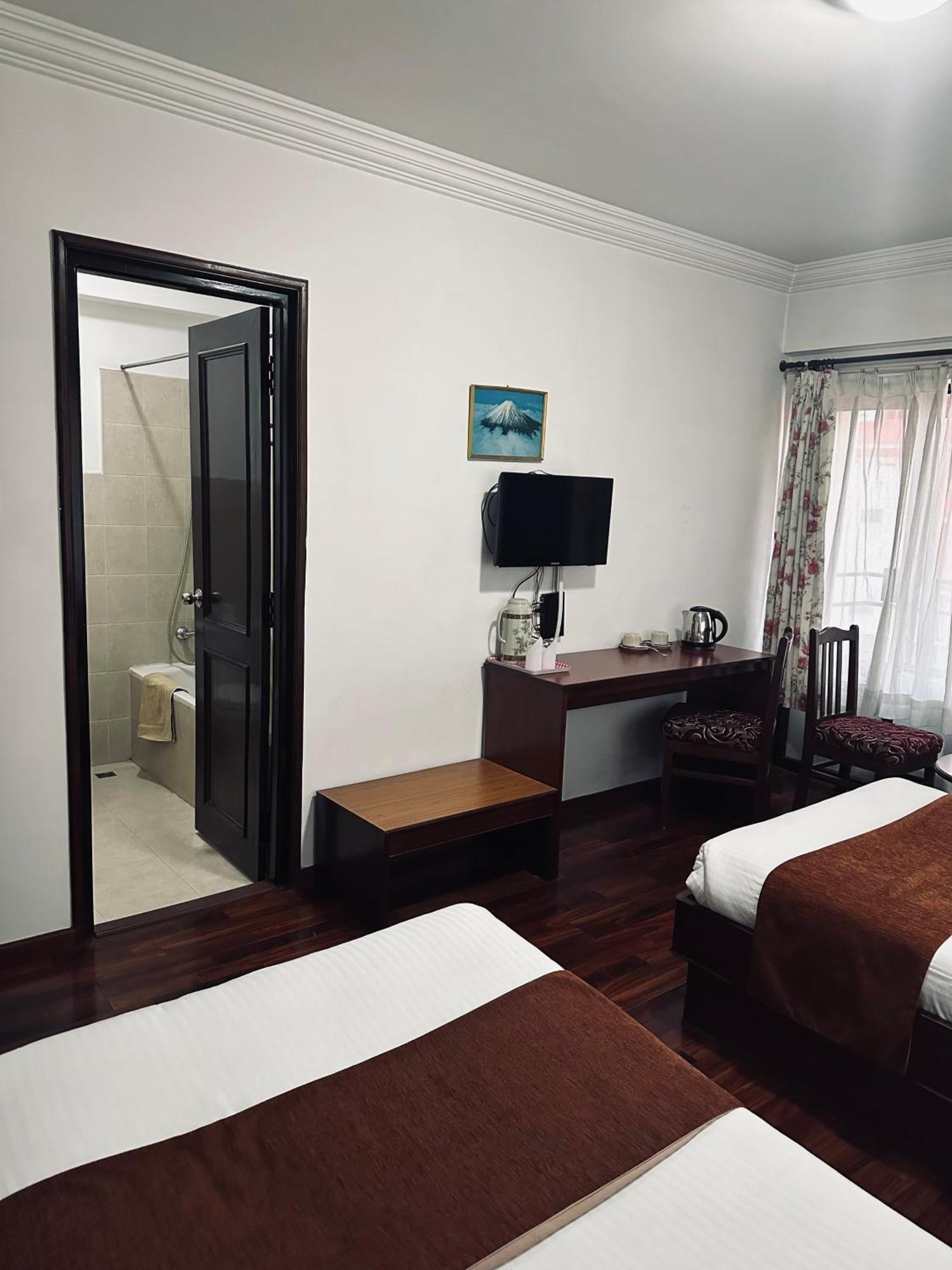 Fuji Hotel Katmandou Extérieur photo